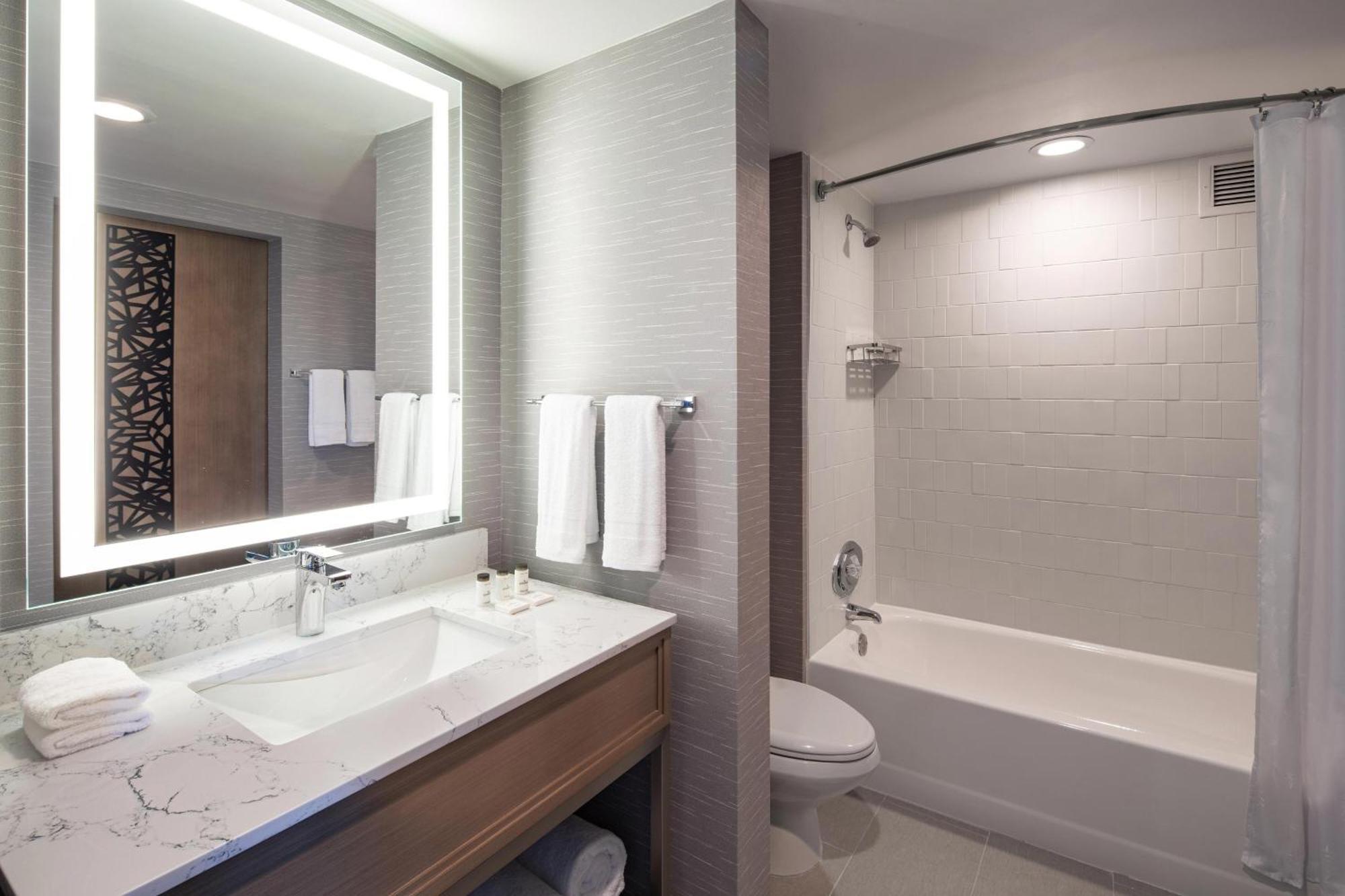 Sheraton Suites Columbus Worthington Exterior photo