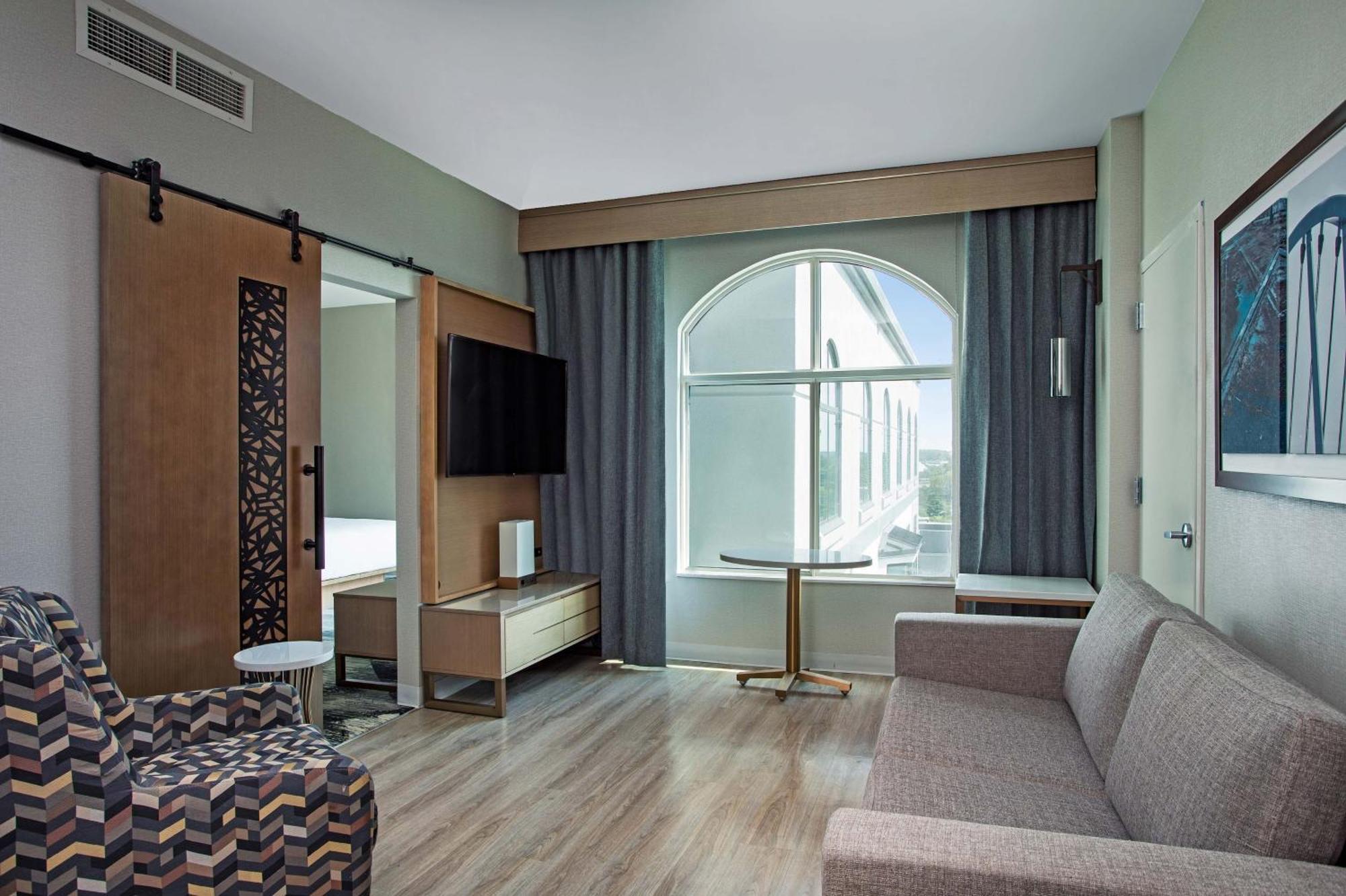 Sheraton Suites Columbus Worthington Exterior photo