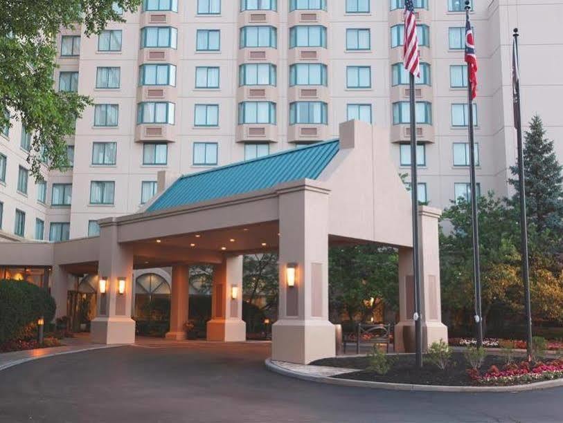 Sheraton Suites Columbus Worthington Exterior photo